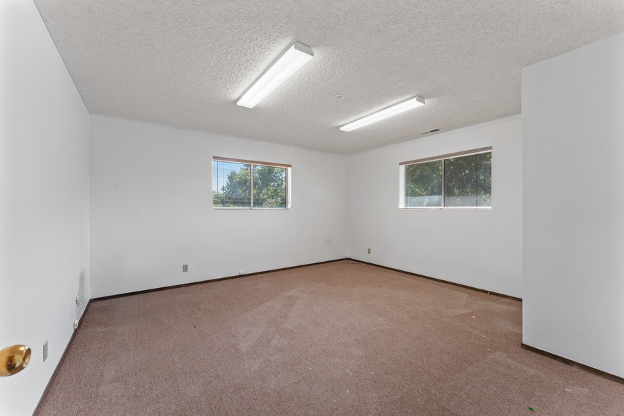 235 W Pueblo St, Reno, NV for lease - Interior Photo - Image 2 of 39