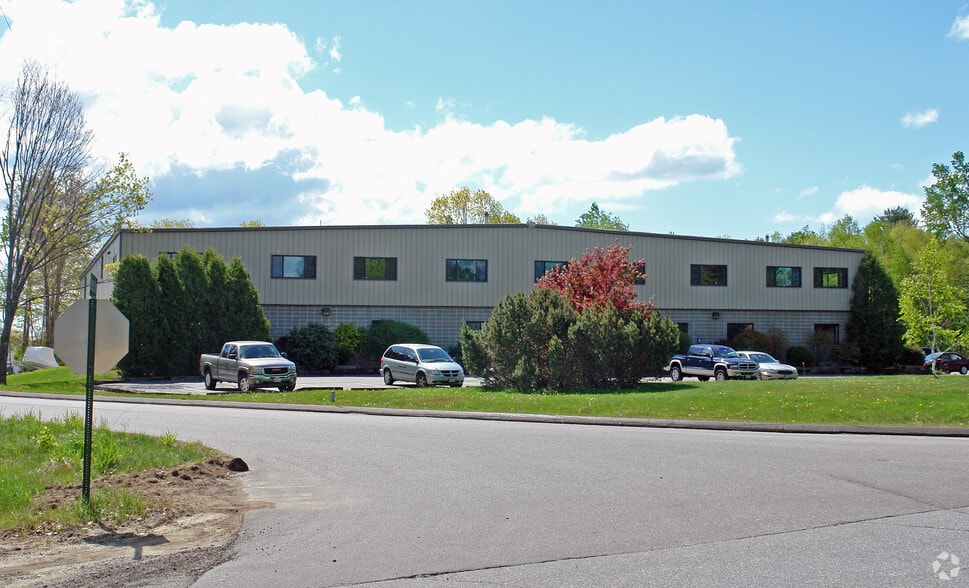 9 Industrial Pky, Brunswick, ME for lease - Primary Photo - Image 1 of 8