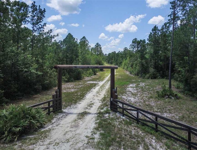 279 Midriver Rd, White Oak, GA 31568