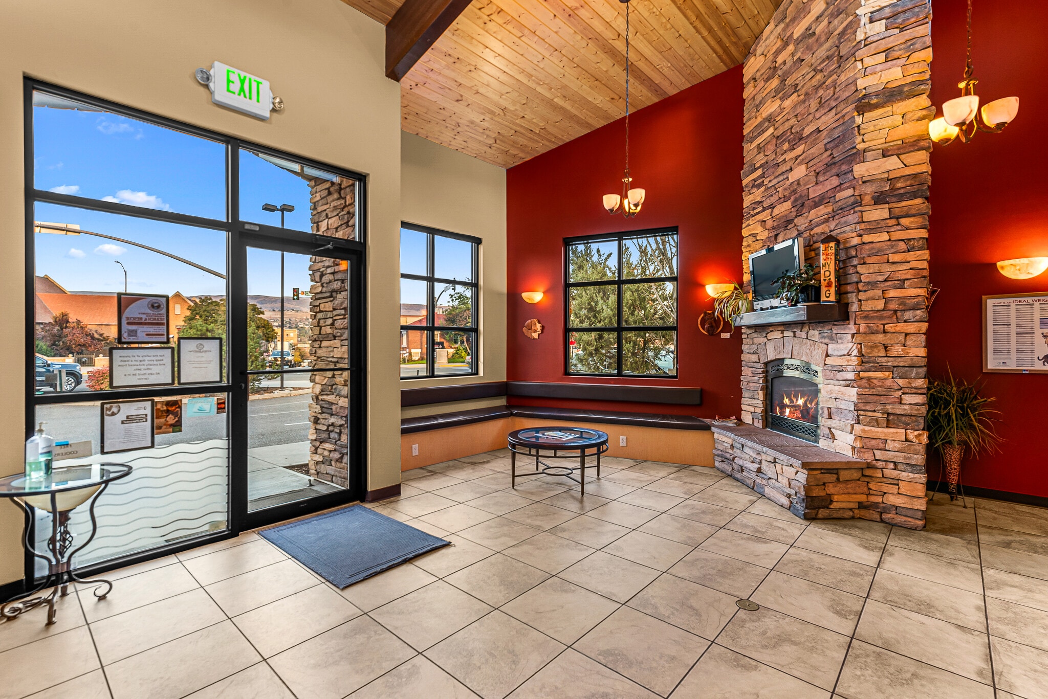 10 N Chelan Ave, Wenatchee, WA for lease Interior Photo- Image 1 of 45