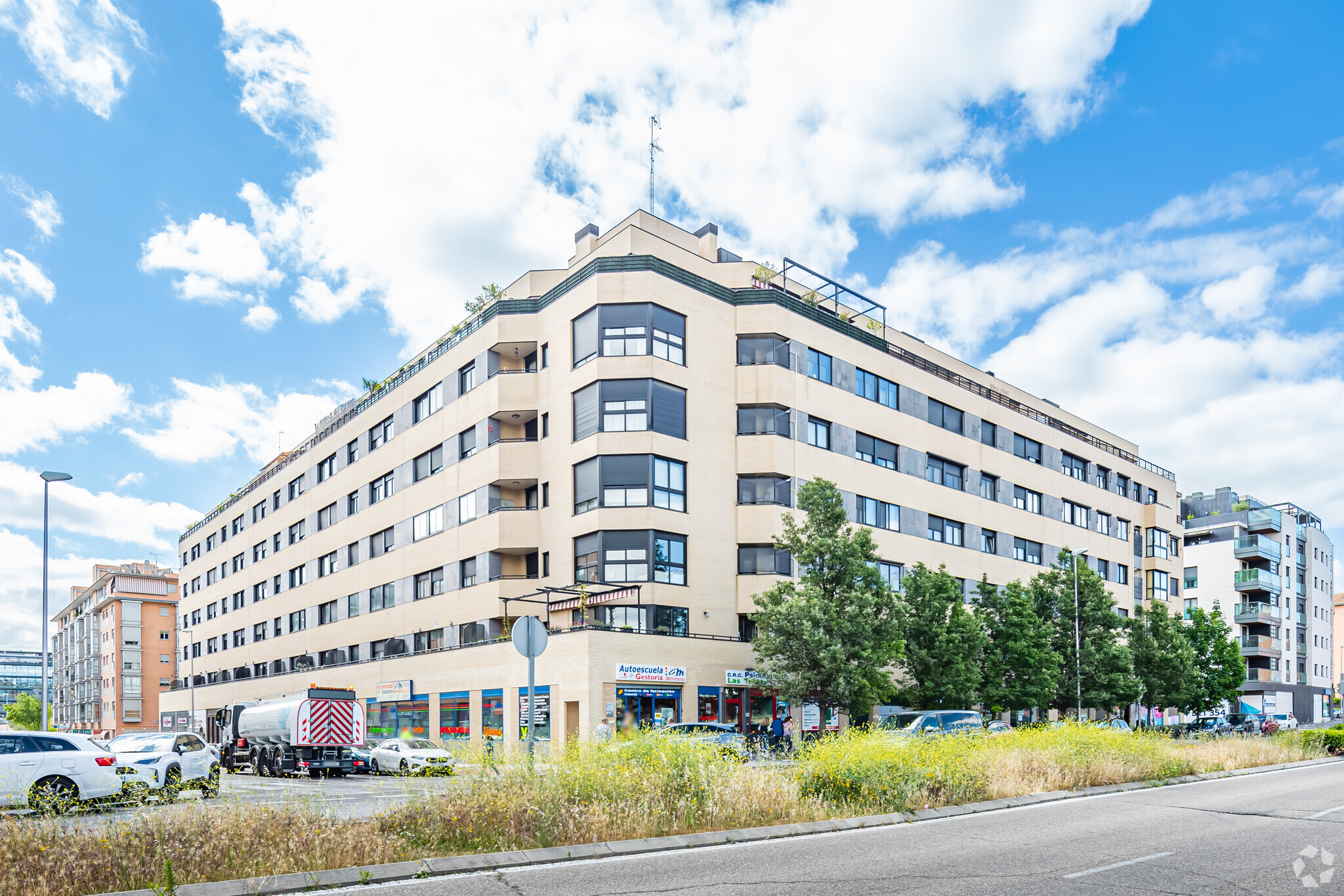 Sierra de Atapuerca, 2, Madrid, Madrid for sale Primary Photo- Image 1 of 24