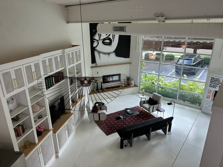 103 Wade Hampton Blvd, Greenville, SC for lease - Building Photo - Image 2 of 15