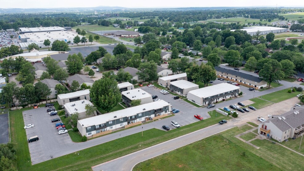 1701 S West End St, Springdale, AR for sale - Building Photo - Image 1 of 8
