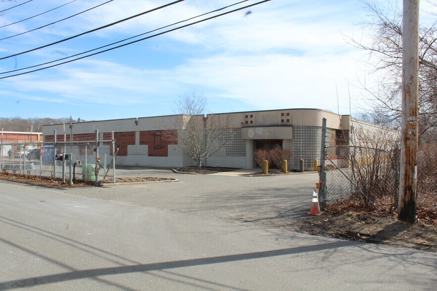 61 Grove St, Gloucester, MA 01930