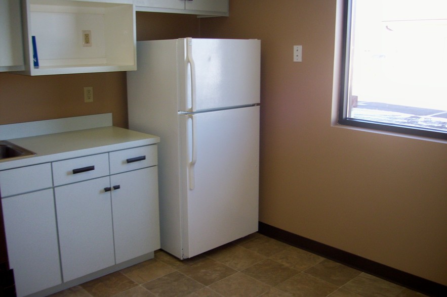 11515 Lake Ln, Chisago City, MN for lease - Interior Photo - Image 3 of 4