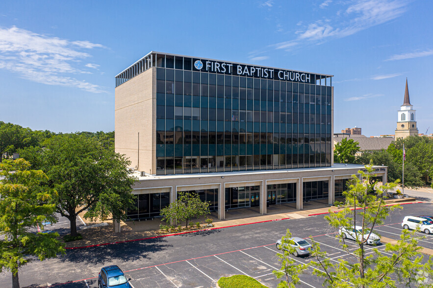 301 S Center St, Arlington, TX for lease - Building Photo - Image 1 of 4