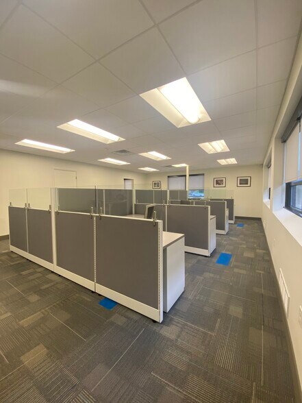 5020 Centre Ave, Pittsburgh, PA for lease - Interior Photo - Image 2 of 9