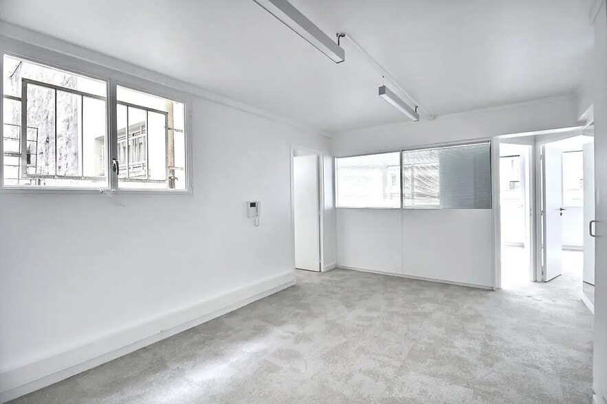 Office in Paris for lease - Interior Photo - Image 3 of 7