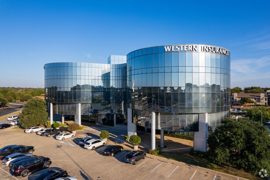 5601 bridge St, Fort Worth, TX for lease - Building Photo - Image 2 of 8