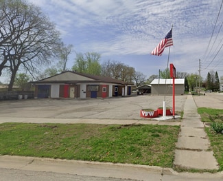 More details for 1406 Commercial St, Waterloo, IA - Retail for Sale