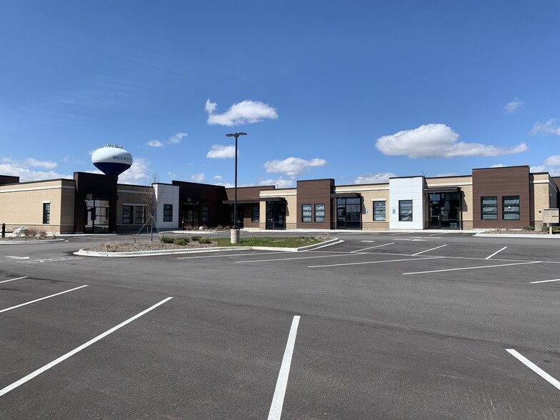 17065 W Capitol Dr, Brookfield, WI for lease - Primary Photo - Image 1 of 4