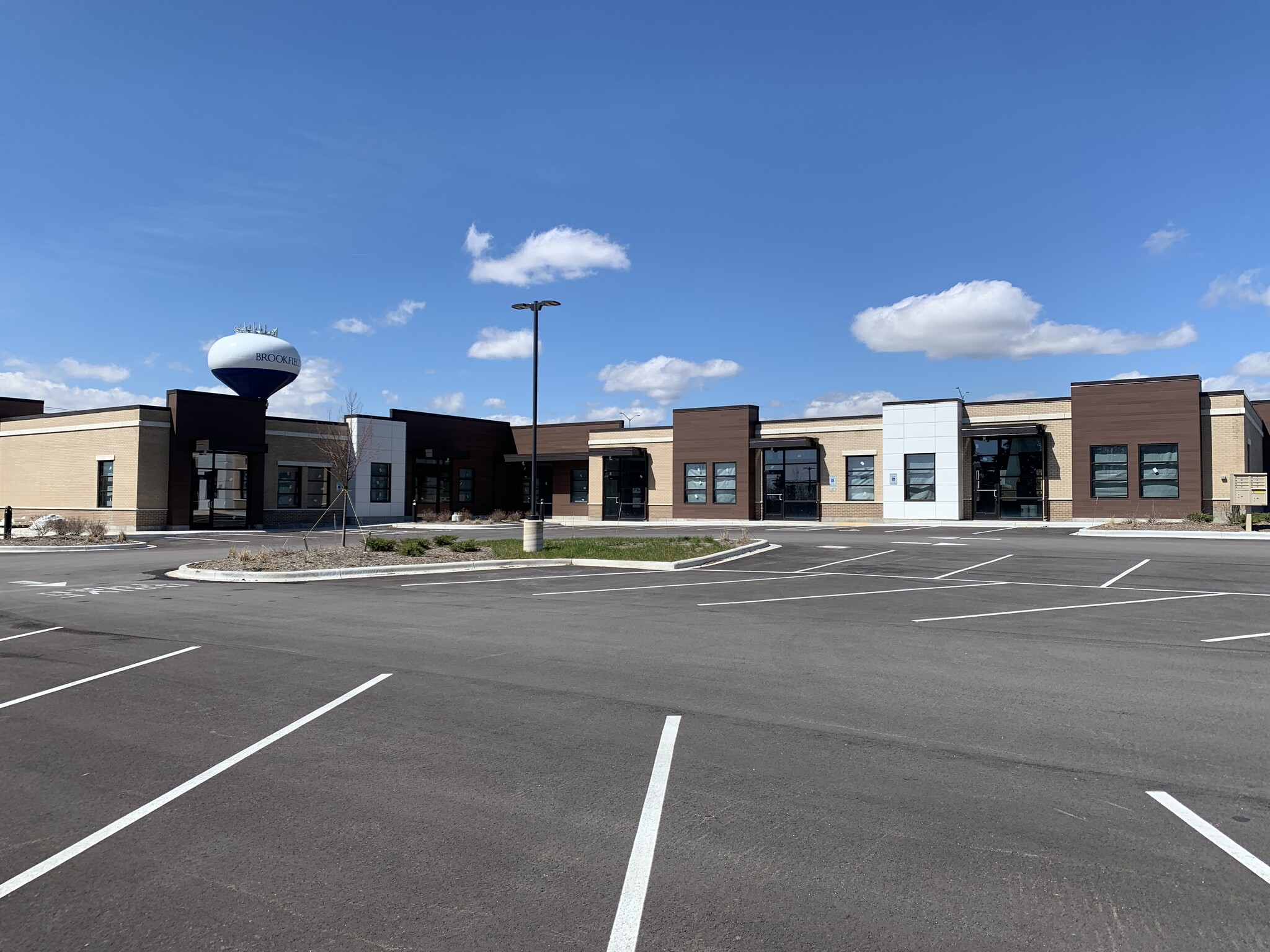 17065 W Capitol Dr, Brookfield, WI for lease Primary Photo- Image 1 of 5