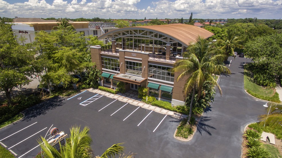 3200 Tamiami Trl N, Naples, FL for sale - Building Photo - Image 1 of 1