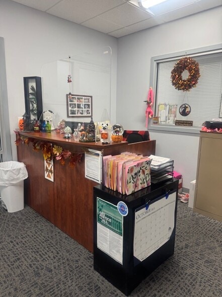 301 Manchester Rd, Poughkeepsie, NY for lease - Building Photo - Image 2 of 8