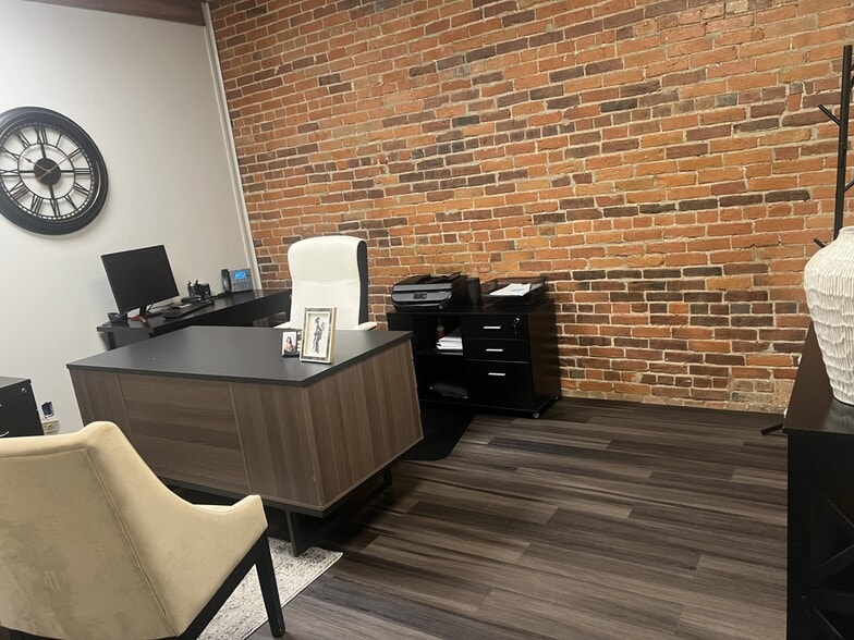 110 N Cherry St, Olathe, KS for lease - Building Photo - Image 3 of 19