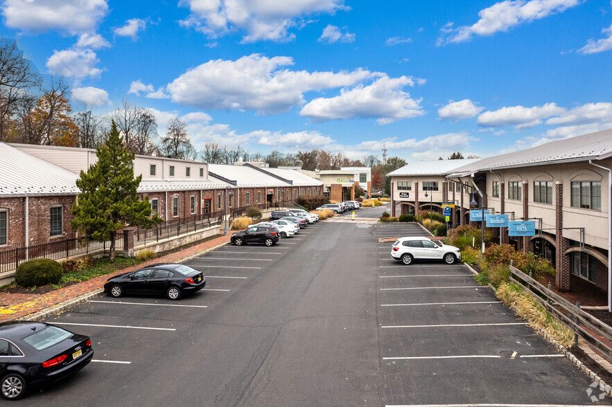 500-580 Union Square Dr, New Hope, PA for lease - Primary Photo - Image 1 of 45