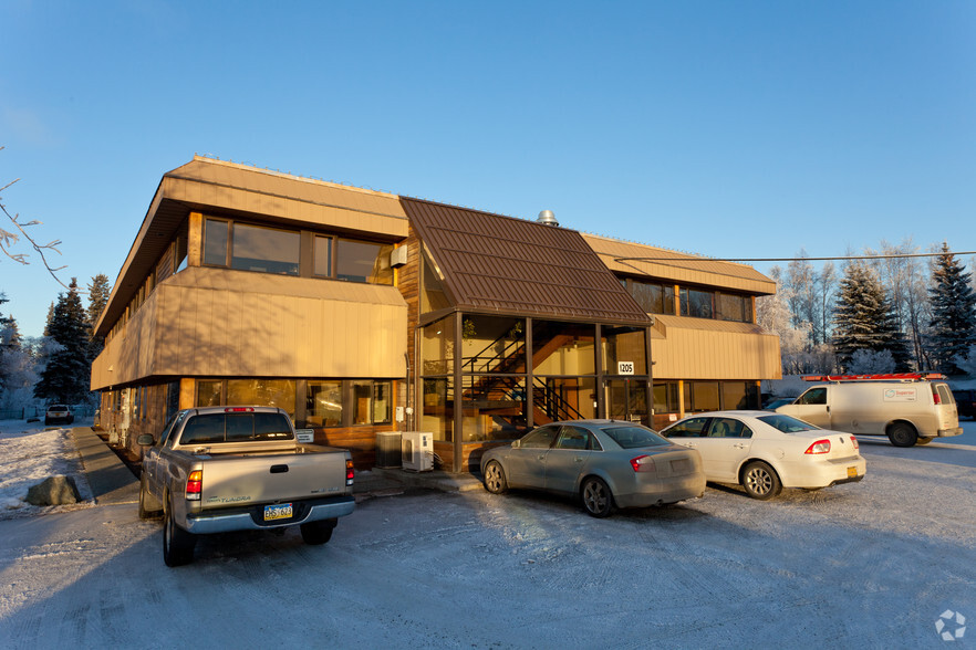 1205 E International Airport Rd, Anchorage, AK for lease - Primary Photo - Image 1 of 15