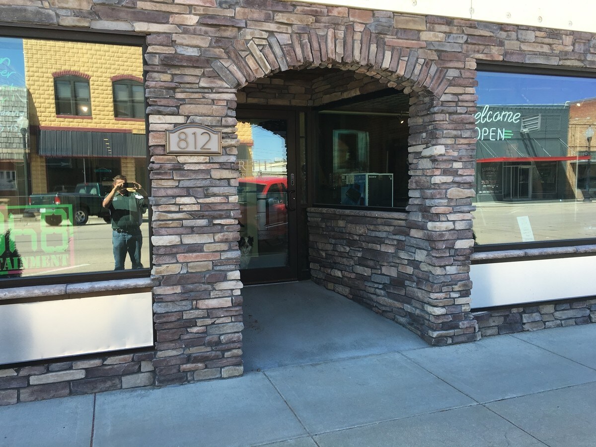 812 Lake Ave, Gothenburg, NE 69138