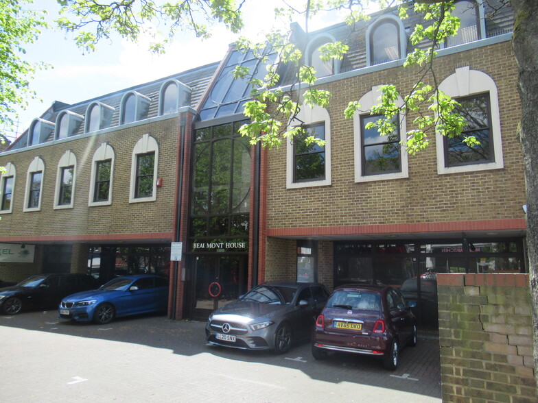 Lambton Rd, London for lease - Building Photo - Image 1 of 4