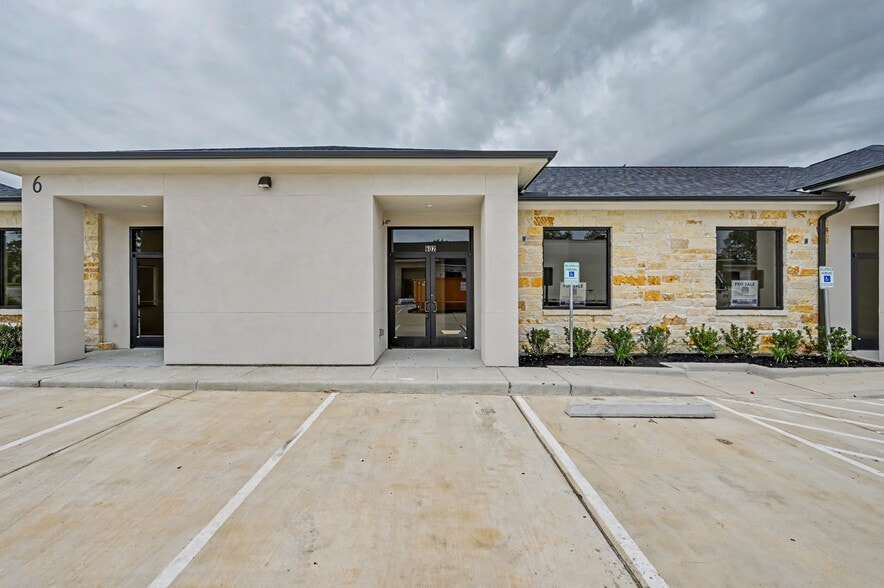 625 Regal Row, Montgomery, TX for lease - Building Photo - Image 1 of 24