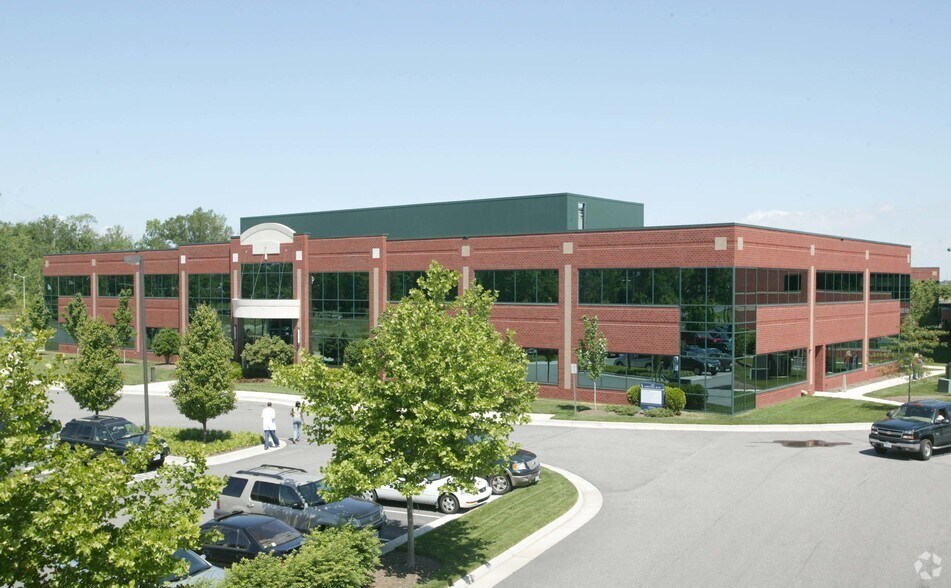 1305 Executive Blvd, Chesapeake, VA for lease - Building Photo - Image 2 of 56