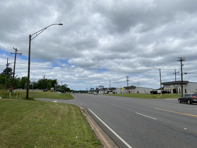 2106 E US Highway 80, White Oak, TX for sale - Primary Photo - Image 1 of 9