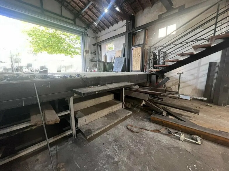 Industrial in Grasse for lease - Interior Photo - Image 2 of 7