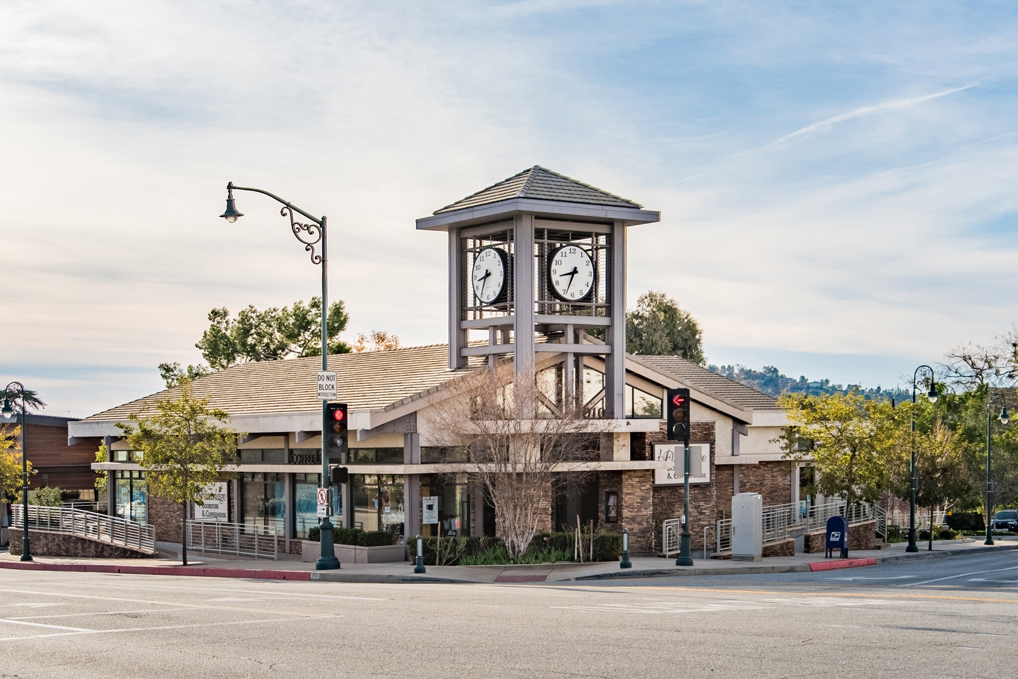 1010 Foothill Blvd, La Canada Flintridge, CA 91011