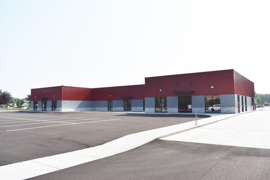 1747 Center Ave, Janesville, WI for lease - Building Photo - Image 3 of 5