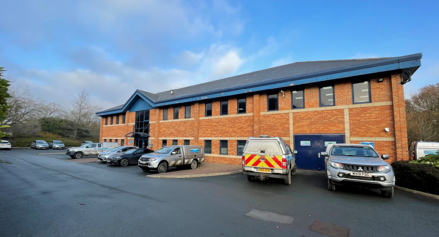 Longbow Close, Huddersfield for sale Primary Photo- Image 1 of 2