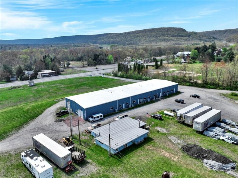 Multi-Use Property on 8 Acres portfolio of 2 properties for sale on LoopNet.com - Building Photo - Image 2 of 17