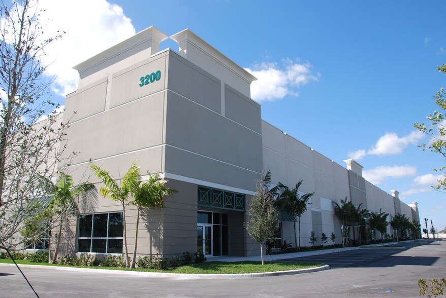 2900 NW 27th Ave, Pompano Beach, FL for lease - Building Photo - Image 1 of 12