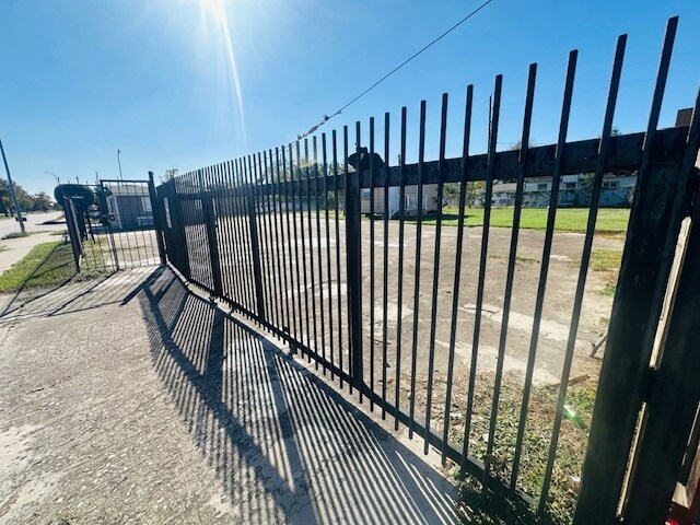 5527 Gessner Rd, Houston, TX for lease - Building Photo - Image 2 of 9