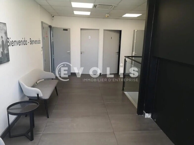 Office in Neuilly-Plaisance for sale - Lobby - Image 3 of 12