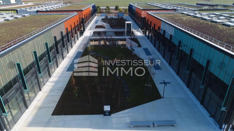 Retail in Tremblay-en-France for sale - Aerial - Image 3 of 7