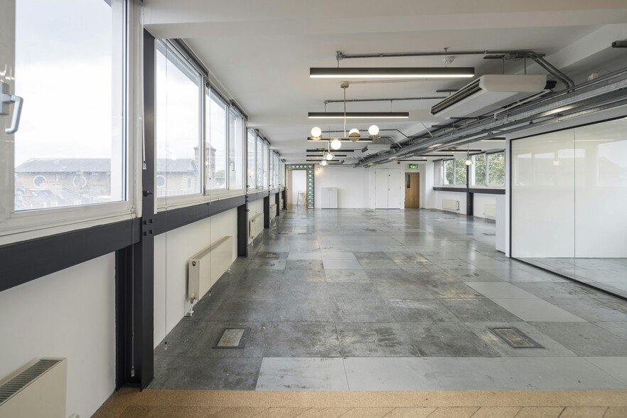72-82 Rosebery Ave, London for lease - Interior Photo - Image 3 of 25
