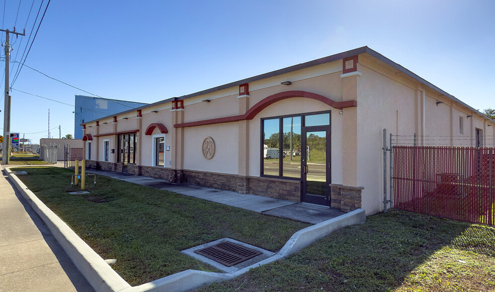 2548 Edison Ave, Fort Myers, FL for lease - Building Photo - Image 1 of 8