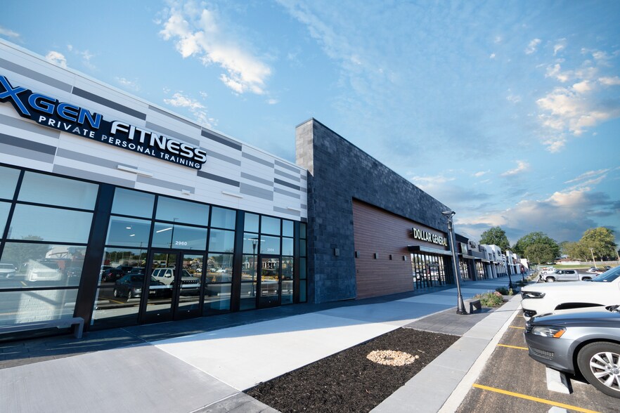 2900 E Sunshine St, Springfield, MO for lease - Building Photo - Image 2 of 13