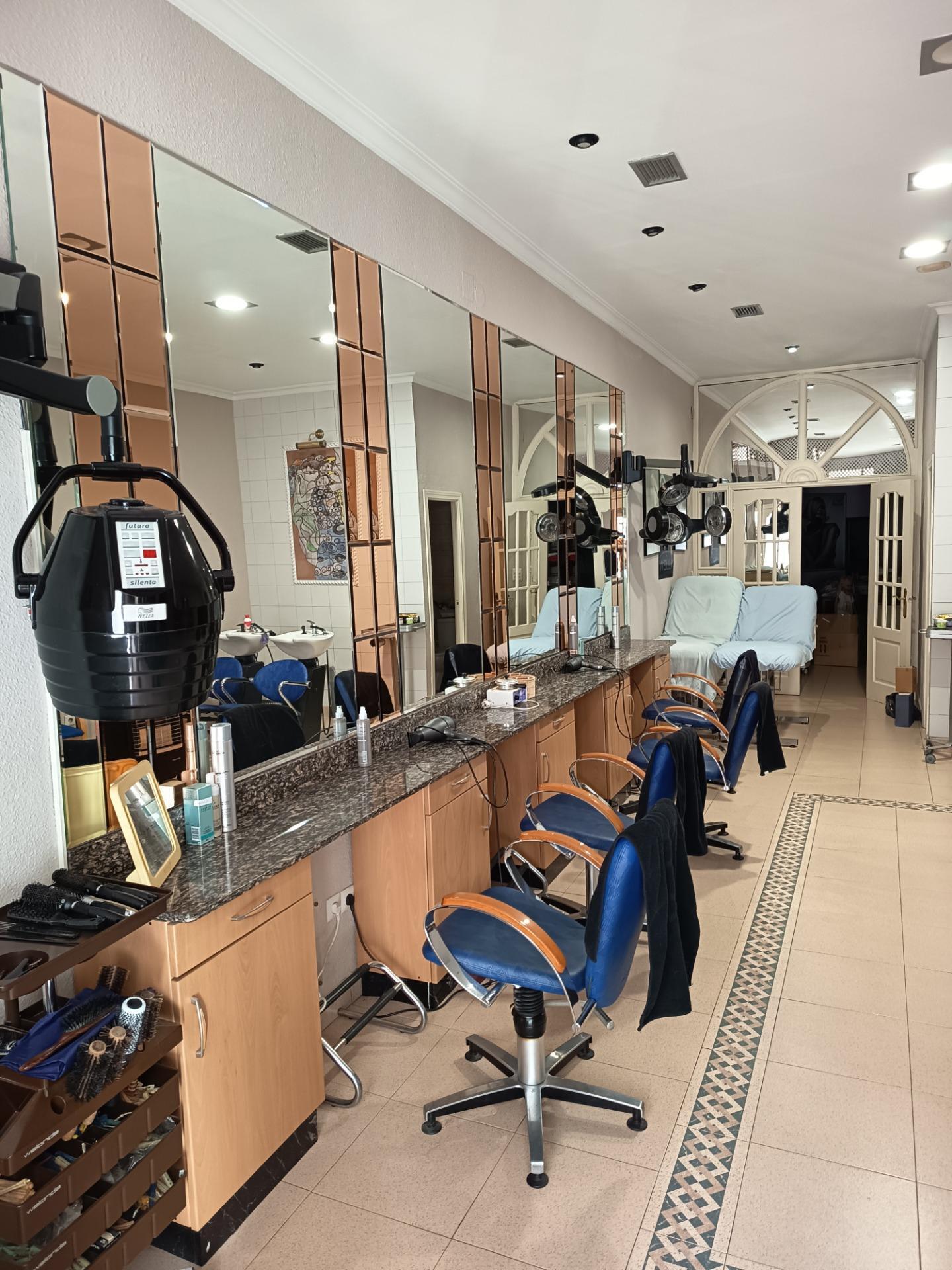 Calle los Omeyas, 7, Córdoba, Córdoba for lease Interior Photo- Image 1 of 7