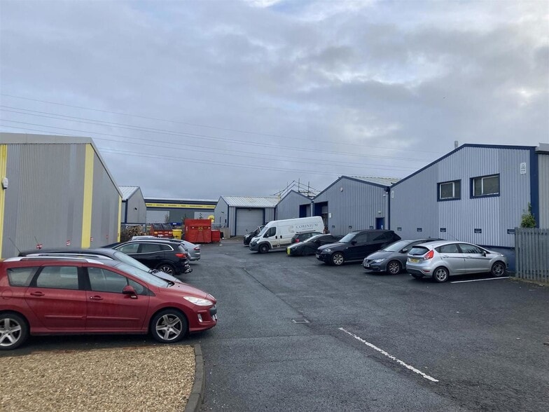 Kingsditch Trading Estate, Cheltenham for lease - Building Photo - Image 3 of 6