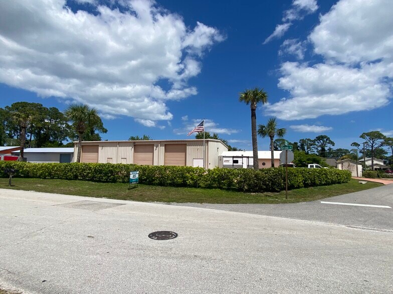 1955 Guava Dr, Edgewater, FL for sale - Building Photo - Image 1 of 1