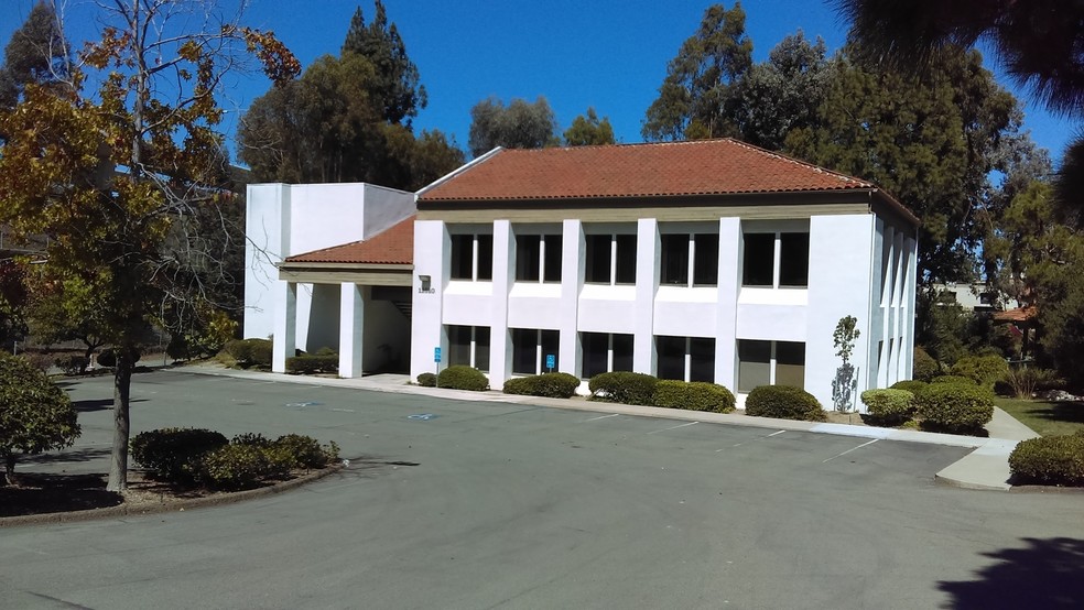 11610 Iberia Pl, San Diego, CA for lease - Building Photo - Image 3 of 9