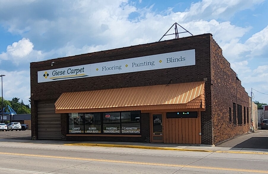 38875 Forest Blvd, North Branch, MN for sale - Building Photo - Image 1 of 2