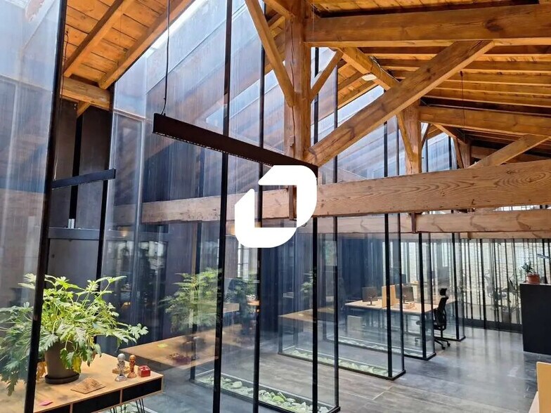 Office in Bordeaux for lease - Interior Photo - Image 1 of 21