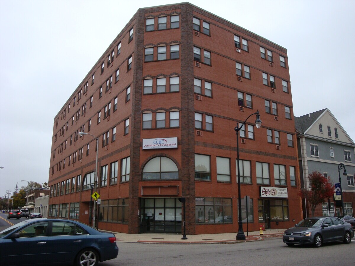 24 Park St, Attleboro, MA 02703