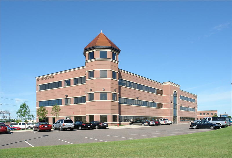 101 Broadway St W, Osseo, MN for sale - Building Photo - Image 1 of 1