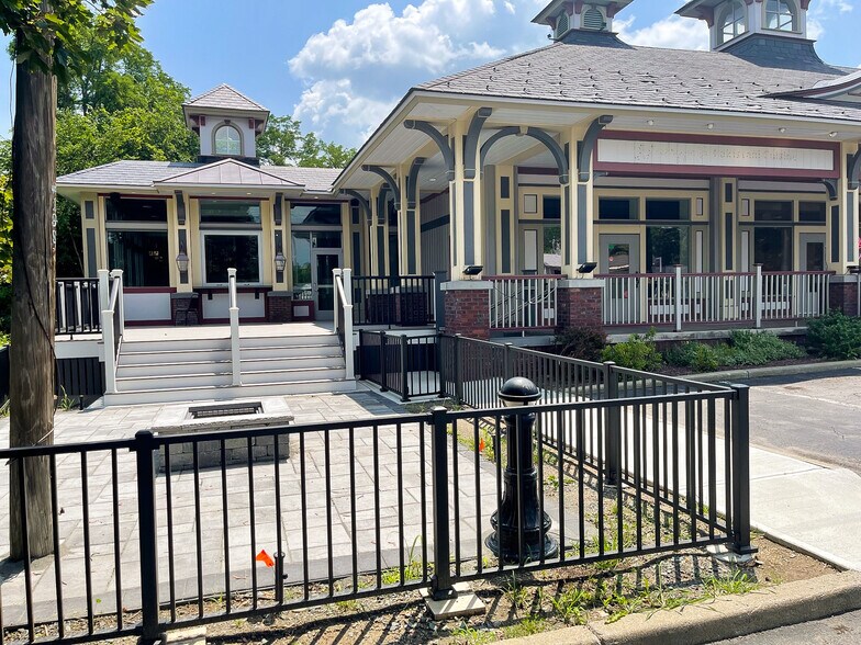 600 Rt 146, Altamont, NY 12009 Altamont Plaza