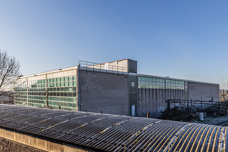 24 Scrubs Ln, London for lease - Building Photo - Image 3 of 3