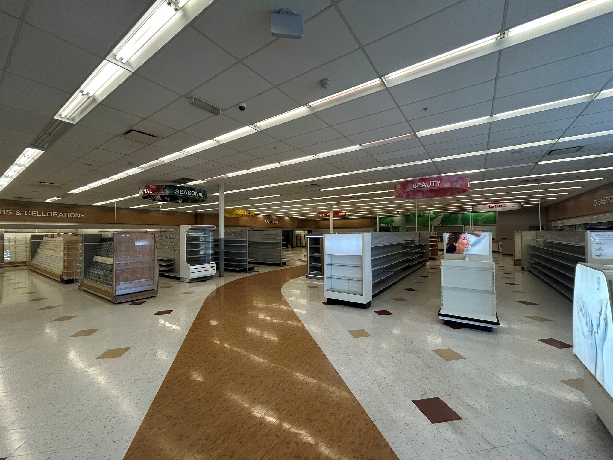 200-208 Resort Plaza Dr, Blairsville, PA for lease Interior Photo- Image 1 of 7