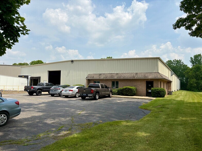 2900 Gateway Dr, Elkhart, IN for lease - Building Photo - Image 2 of 6